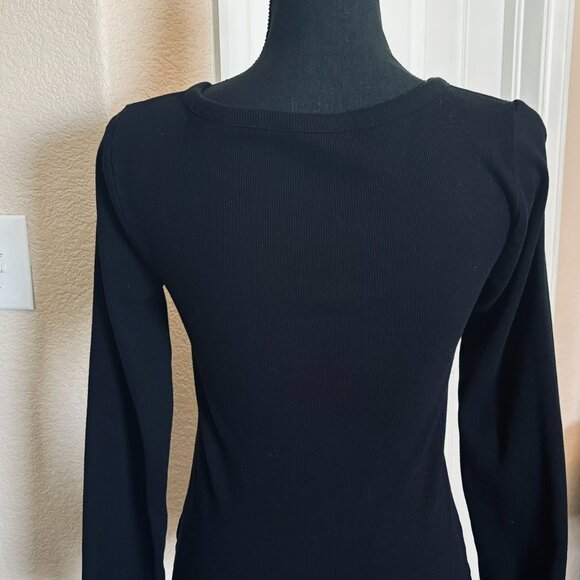GUESS- black long sleeve shirt with 6 silver/diamonds - Picture 4 of 4